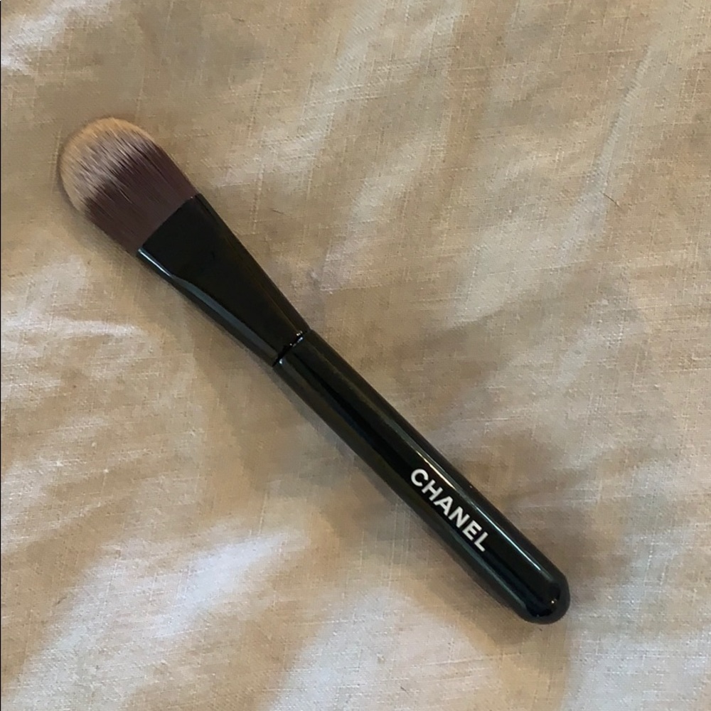 Chanel foundation brush